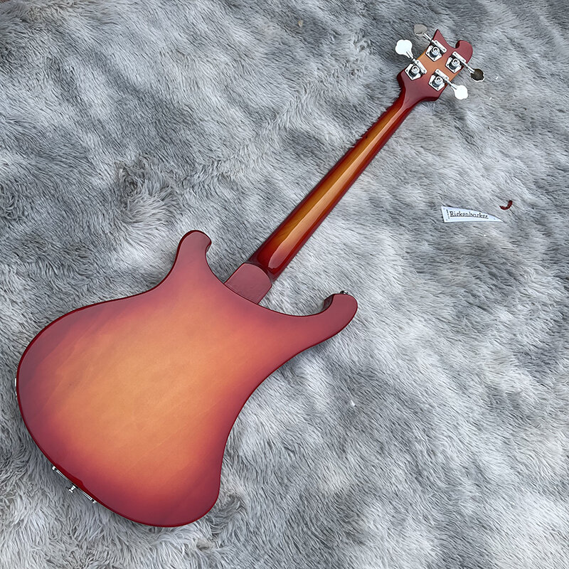 Esta é uma guitarra elétrica de baixo de 4 cordas profissional com uma cor do pôr-do-sol que muda o rosto brilhante. Tem um belo tom de