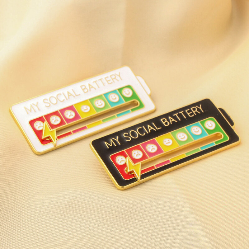 My Social Battery Interactive Enamel Pin Funny Mood Tracker Badge Brooch for 7 Days Mood Expressing Pins for Introverts Gift