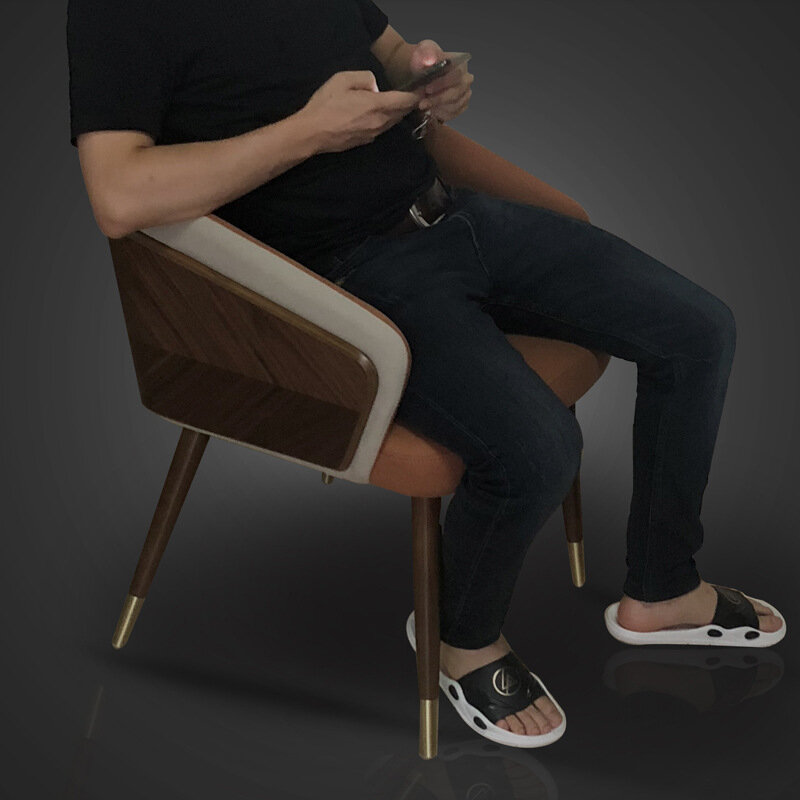 Sedia da pranzo semplice sedia creativa per uso domestico ristorante nordico sedia in legno massello sgabello con schienale in pelle mobili per la casa moderni per il tempo libero