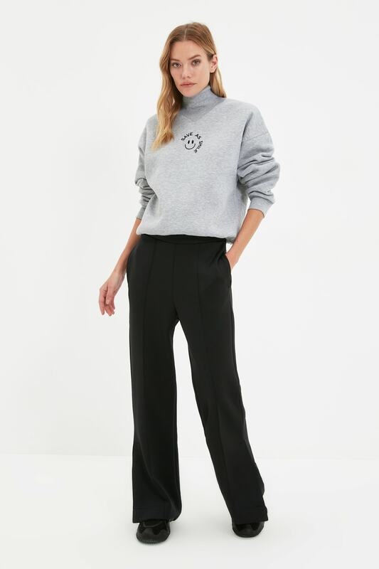 Trendyol Loose Sheer Neckline Mould Şardonlu Knitted Sweatshirt TWOAW22SW1955