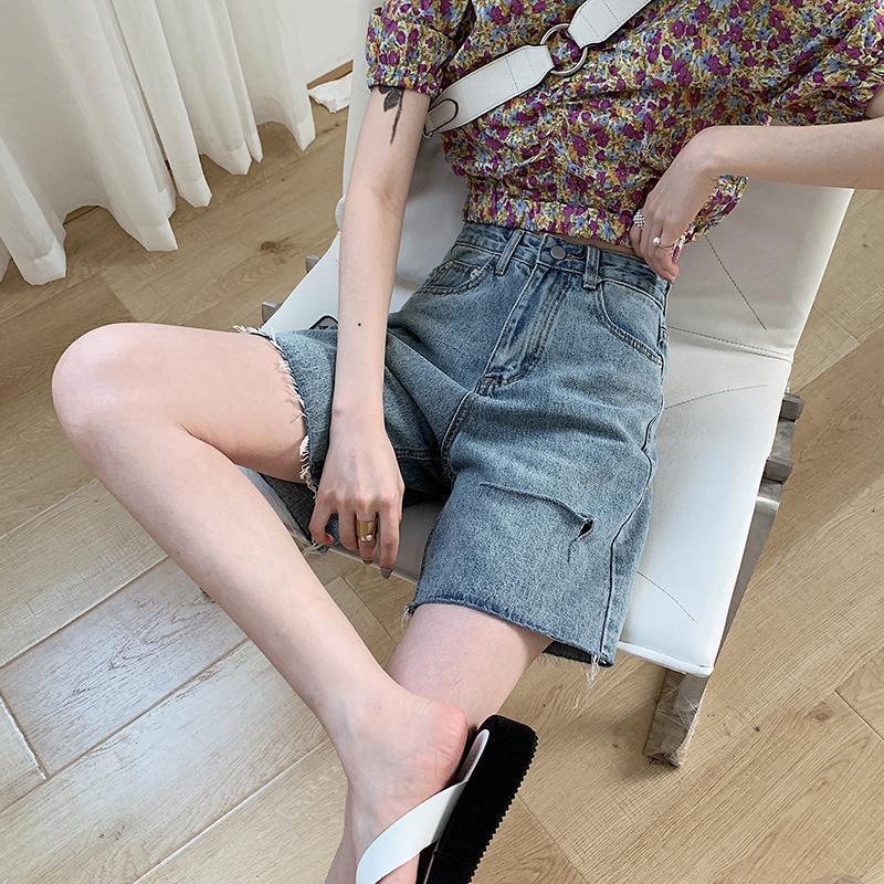 2022 neue Damen jeans lose koreanische Sommers horts hohe Taille lose perforierte breite Beine perforierte fünf punkt ige gerade Hose