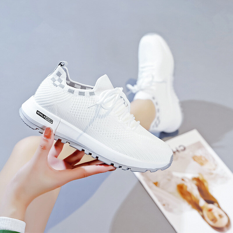 2022 nuova estate nuova moda traspirante scarpe in rete scarpe sportive Casual versione coreana da donna di piccole scarpe bianche scarpe da corsa