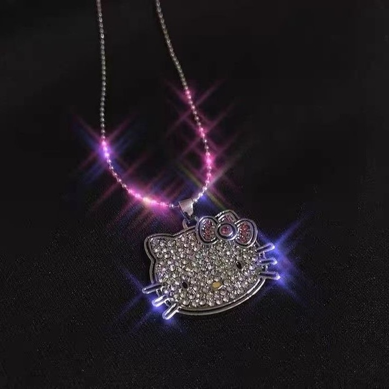 Nowy błyszczący Sanrio HELLO Kitty naszyjnik damski wykwintny łańcuszek do obojczyka pełen diamentów naszyjnik biżuteria dla pań prezent