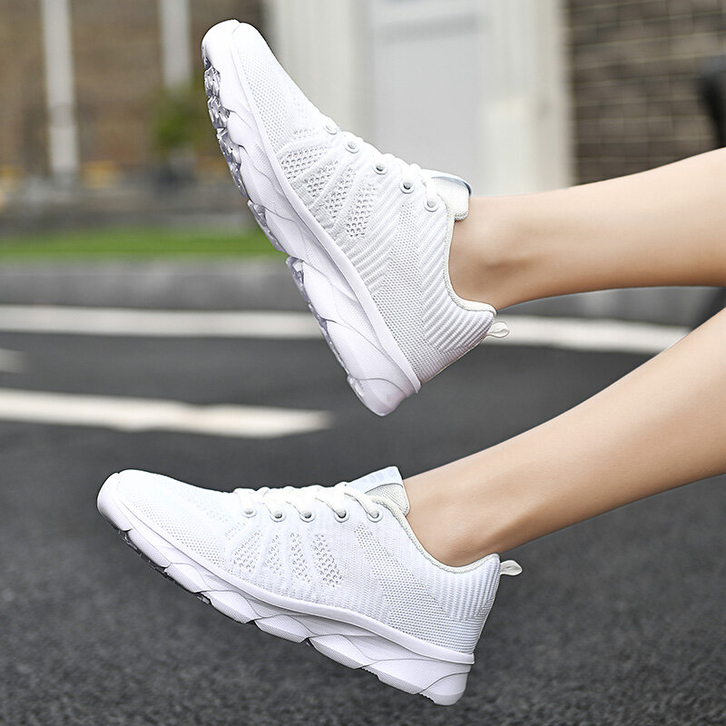 النساء حذاء كاجوال 2022 موضة جديدة تنفس شبكة عدم الانزلاق للجنسين أحذية مشي في الهواء الطلق مريحة ضوء حذاء للسير مسافات طويلة 36-46