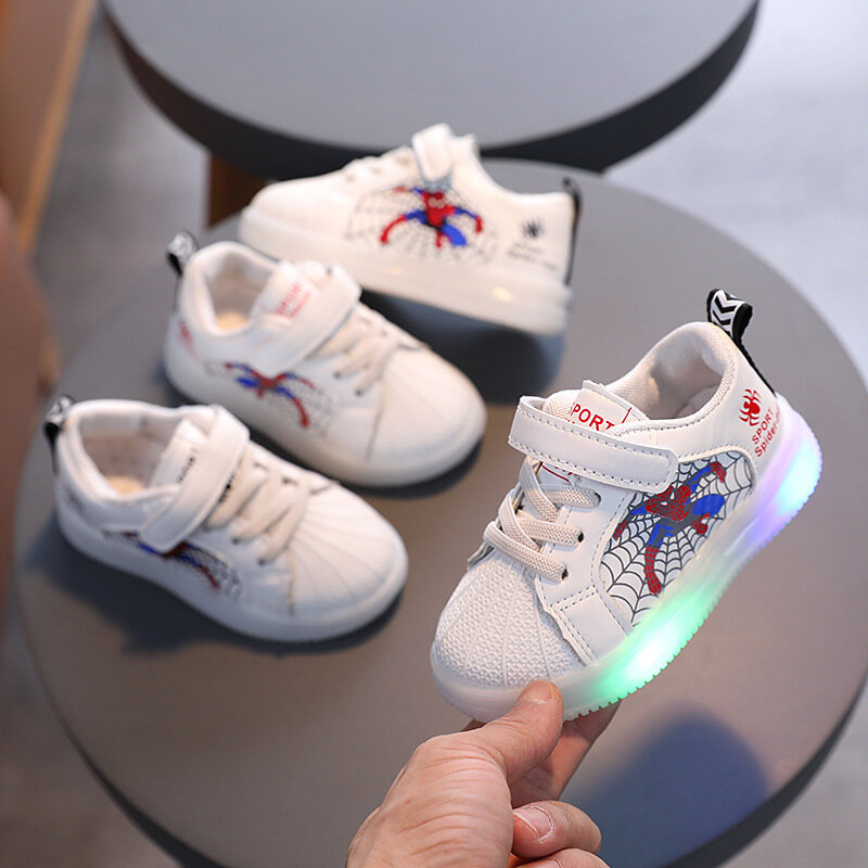 Disney Spiderman dzieci buty dla chłopców buty LED Light maluch dziecko Sneaker Luminous dzieci trener Tenis świecące buty sandały