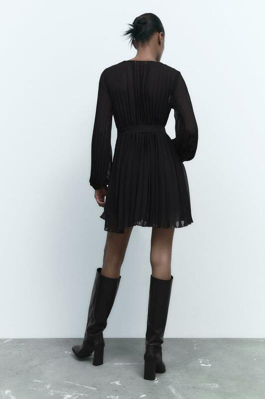 خريف ربيع فستان امرأة سوداء مستديرة الرقبة الدانتيل متابعة فساتين عادية كم طويل مطوي فساتين النساء تنورة صغيرة حزام