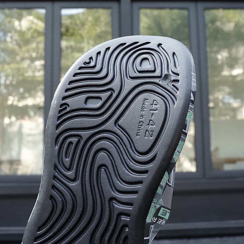 Zapatos de exterior de EVA para hombre y mujer, zapatillas con estampado de moda, suela gruesa y suave, antideslizante, chanclas de Interior de colores mezclados, 2023