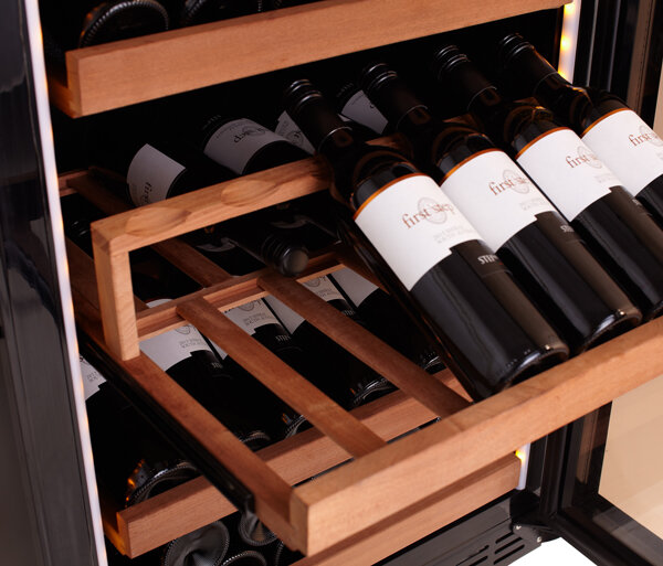 Hot sale Sapele wood shelf display Wine cooler and powerful compressor Refrigerator for sale