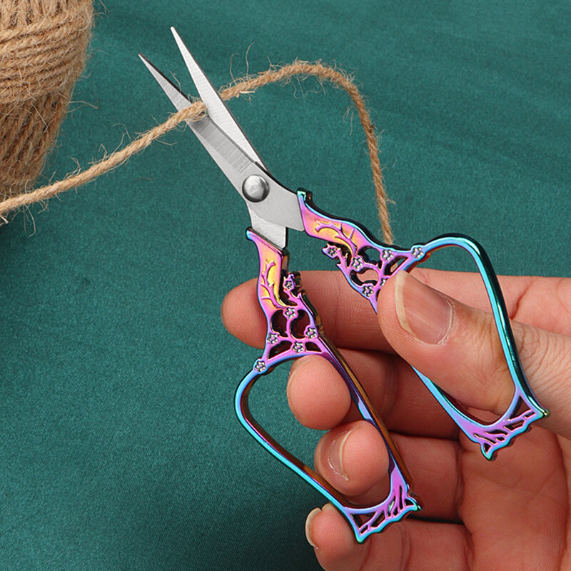 レトロなはさみ,ヴィンテージの刺scissors,ステンレス鋼の先端,手工芸品の職人技,古い手工芸品のためのツール