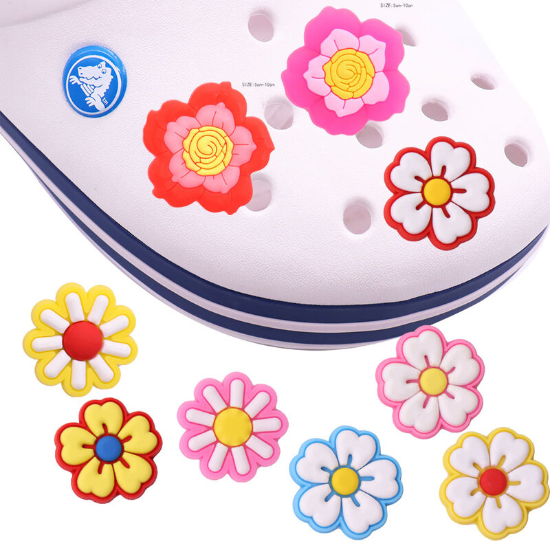 Hot 1 pz Daisy Flowers Little Cute White Sun Flower Diy Croc Jibz sandali in PVC ciondoli per scarpe zoccoli scarpe accessori decorazioni