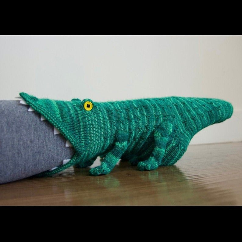 Krfa New 2021 Christmas Gift Shark Fish Chameleon Crocodile Knit Socks Cute Unisex Novelty Winter Warm Floor Sock for men women