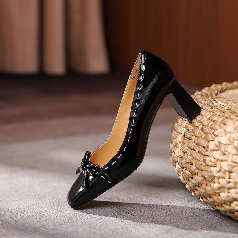 2022 bombas femininas couro natural 22-24.5cm couro/pele de carneiro superior praça cabeça grossa calcanhar sapatos de arco para mulher sapatos pretos