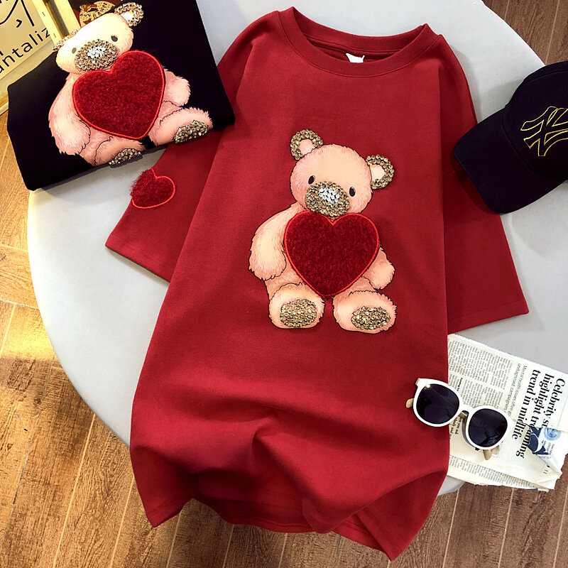 Nova moda de verão lixamento pesado indústria bordado bordado urso estilo estrangeiro vermelho meia mangas compridas camiseta feminina