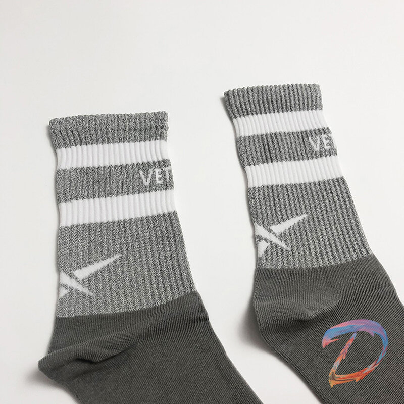Meias esportivas de alta qualidade com letras cinza, meias de algodão para homens e mulheres