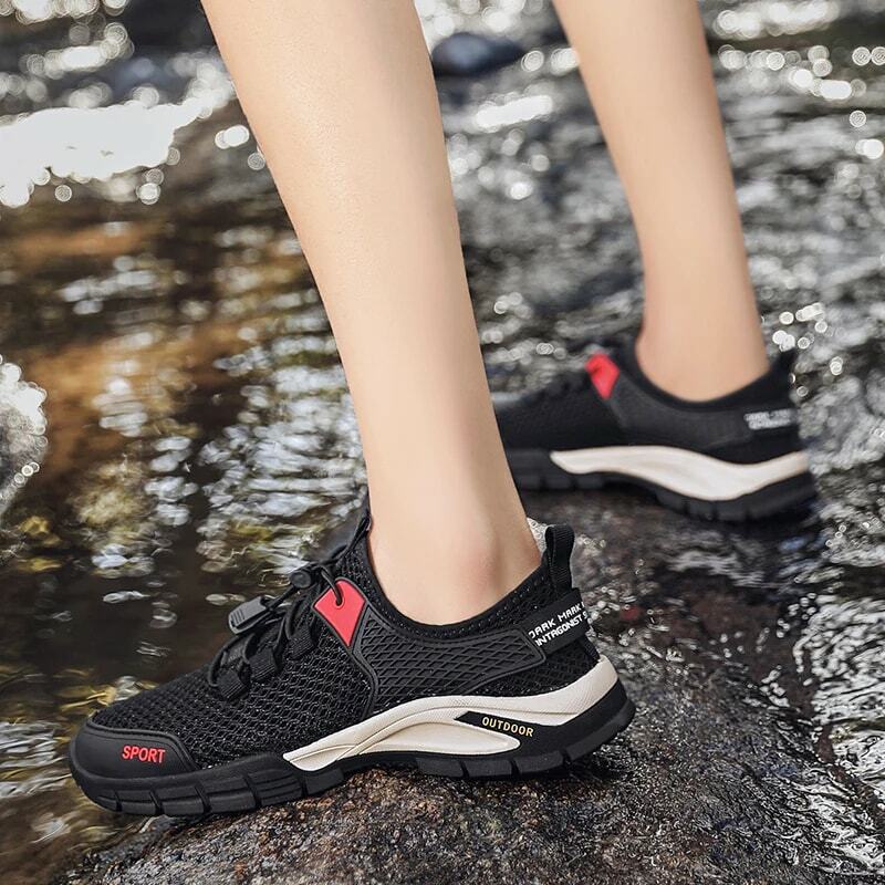 Scarpe da acqua da uomo sandali traspiranti all'aperto scarpe da Wading leggere ad asciugatura rapida scarpe da ginnastica sportive da campeggio in acqua sandali taglie forti