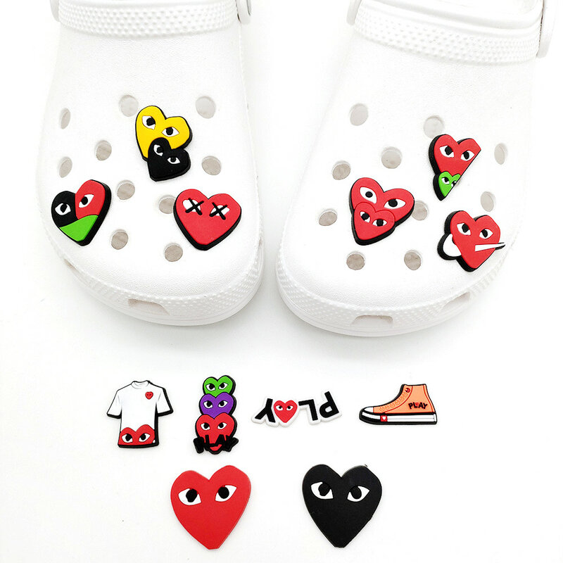 Sandalias de PVC con forma de corazón rojo para niños, accesorios de decoración, zuecos, zapatos de jardín, regalo de fiesta, 1 ud.