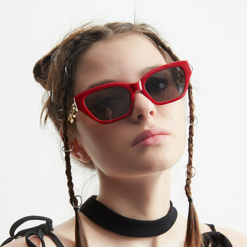 Gafas de sol con diseño de ojo de gato para mujer, anteojos de sol femeninos con cadena, elegantes, a la moda, color negro