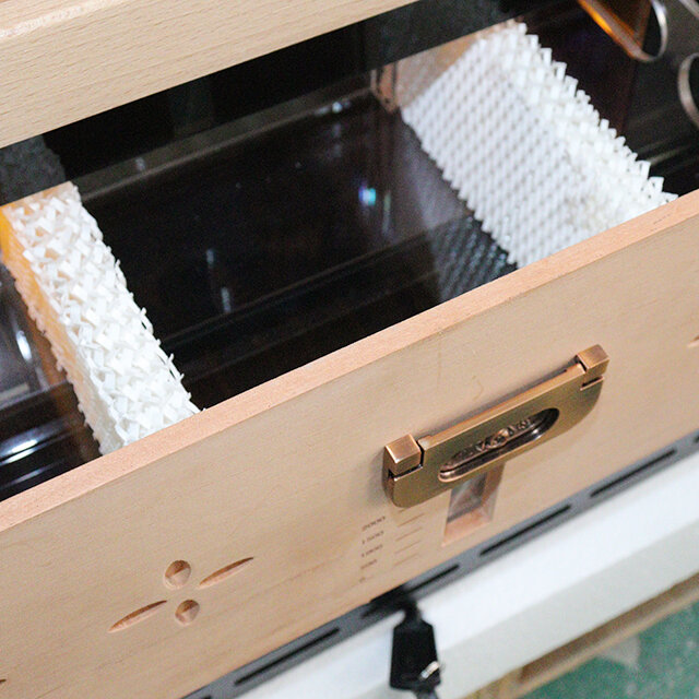 Hot sale Sapele wood shelf display Wine cooler and powerful compressor Refrigerator for sale