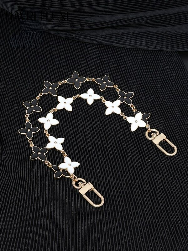 Borsa appesa catena doppio strato in bianco e nero quadrifoglio ornamento femminile catena corta portatile accessori per l'acquisto singolo