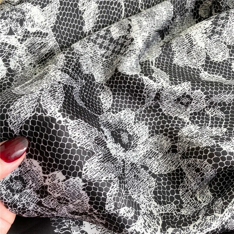 Marca de designer lenço de seda feminino lenços quadrados protetor solar xale envoltório impresso bufandas luxo foulard feminino bandana 110*110cm