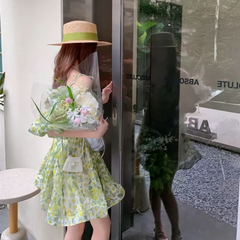 Jedno ramię nadmorska sukienka na wakacje damskie lato 2022 w nowym stylu mały wzór kwiatowy potargane Backless spódnica pończochowa powyżej kolana, Mini