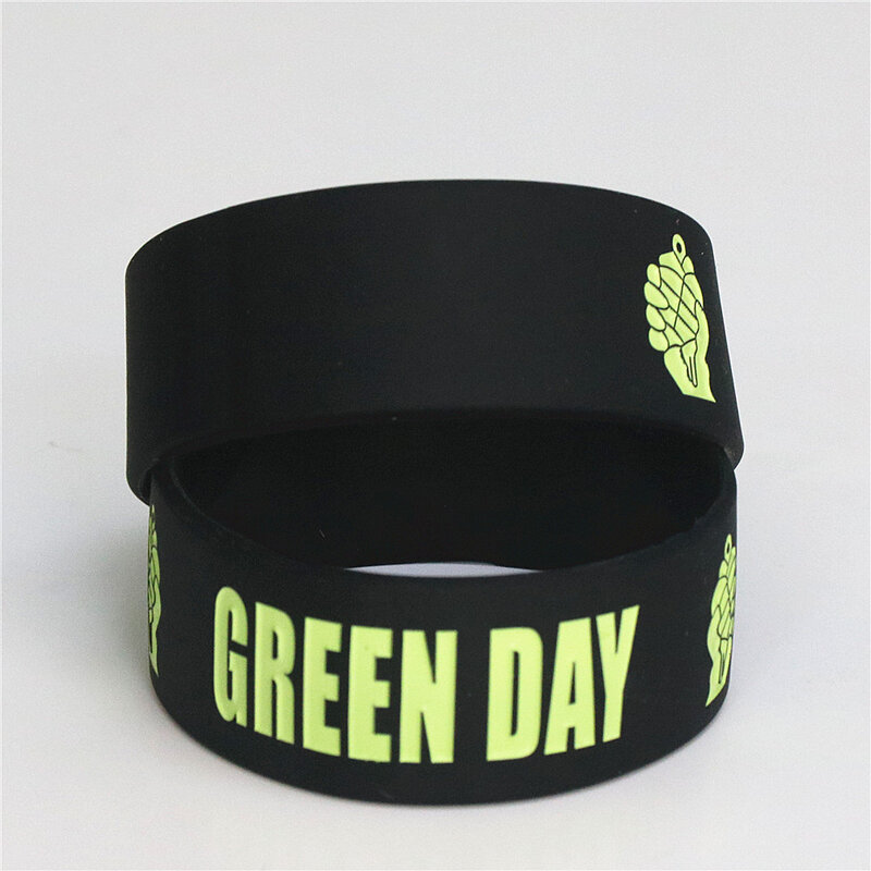 1Pc Nieuwe Hot Koop Groen Dag Silicone Armbanden & Bangles Wide Black Silicone Armband Voor Muziek Fans Concert Gift SH070