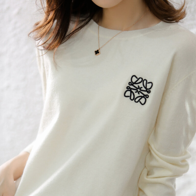 Camisola de malha de cashmere de manga comprida feminina de alta qualidade boutique bordado camisola de cashmere com gola redonda
