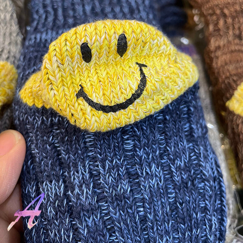 Calzini KAPITAL calzini a tubo centrale lavorati a maglia con faccina sorridente moda donna da uomo