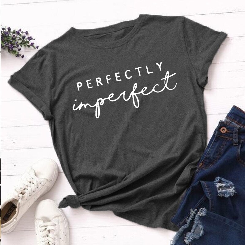 Camiseta de moda perfecta imperfecta para mujer, camiseta gráfica de manga corta, camiseta feminista, Top motivacional informal con cuello redondo