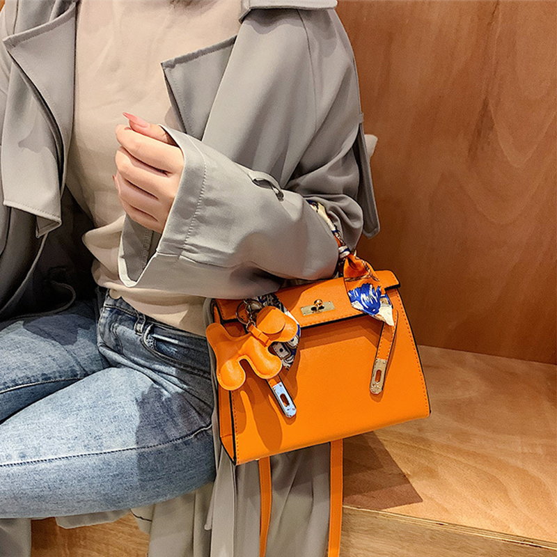 女性のためのスタイリッシュな合成皮革のハンドバッグ,フラップ付きのスタイリッシュで耐性のある無地の合成皮革メッセンジャーバッグ,2022