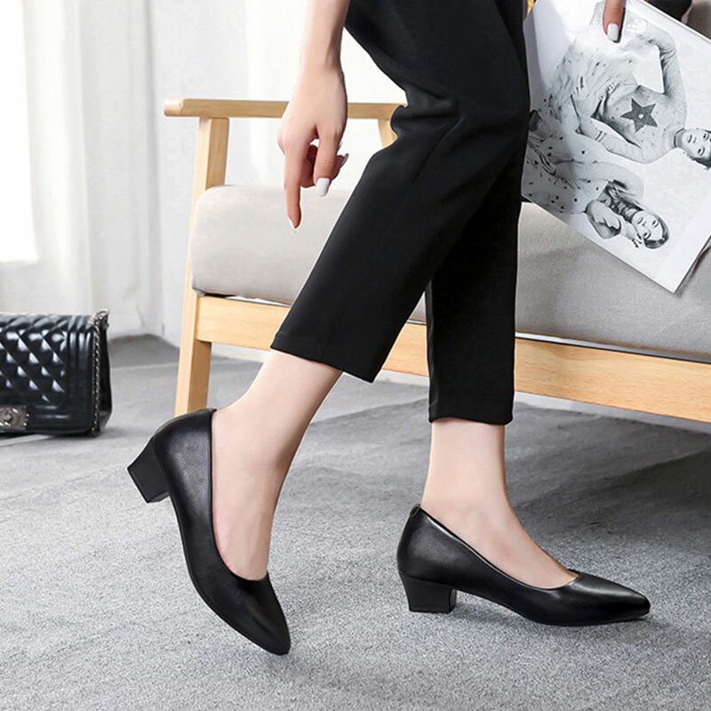 สีดำหนังผู้หญิงทำงานรองเท้าส้นหนารอบหัวรองเท้า Soft Sole Professional Antiskid โรงแรมทำงานรองเท้า