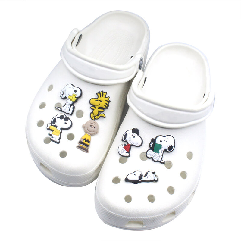 1-7pcs Cartoon Dog PVC Shoe Charm per Croc Shoe ornamenti originali Sneakers accessori decorazioni regalo per feste per bambini all'ingrosso