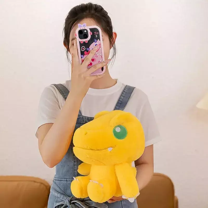 Digimon ADVENTURE น่ารัก Agumon plushie ตุ๊กตาอะนิเมะยัดไส้ตุ๊กตาหนานุ่มการ์ตูนไดโนเสาร์สีเหลืองตุ๊กตาหมอนนุ่ม