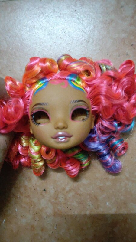 La cabeza para muñeca de escuela secundaria arcoíris, muñeca hermana, solo cabeza sin ojos, cabeza única
