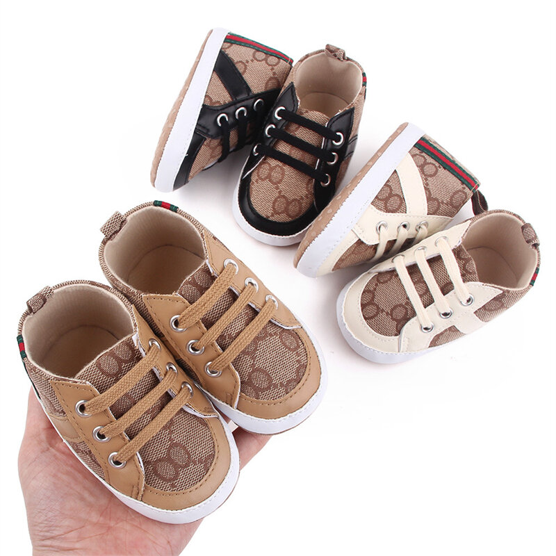 حذاء للأطفال حديثي الولادة وحديثي الولادة وحديثي الولادة وحديثي الولادة ومضاد للانزلاق من القماش وهو حذاء رياضي للمدربين من سن 0 إلى 18 شهرًا