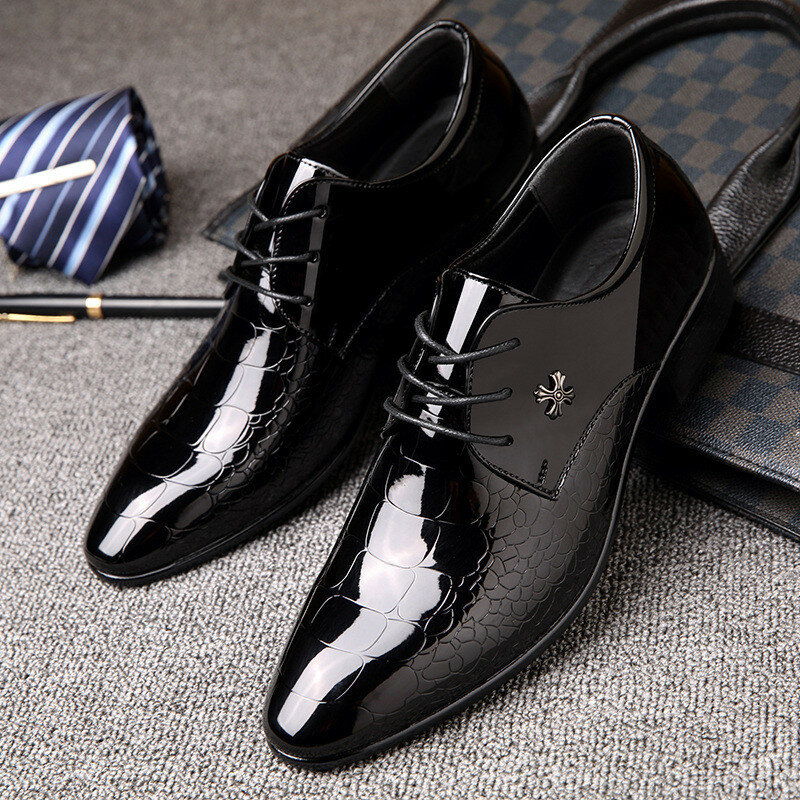 2022 New Mens Dress Shoes Formal Business Leather Shoes Fashion Casual Flat Oxford Shoes Wedding Pointed Toe Classic Derbies