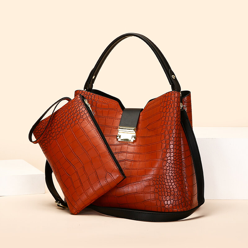 Женская сумка-мешок через плечо с крокодиловым узором