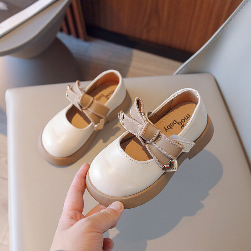 2023 frühling Mädchen Schuhe Leder Koreanische Version Bowknot Neue Weiche Sohle Rutschte Herz Alle-spiel Mode Schuhe Kleid Flache mit Schöne