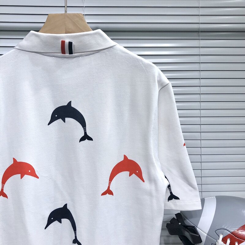 TB THOM-Polo con estampado de delfín para hombre, Camiseta holgada de algodón con cuello redondo, informal, de alta calidad, talla grande, novedad de verano