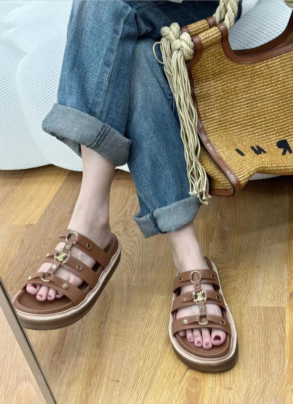 Sandal kulit asli wanita, Kasut pantai gesper logam sol tebal anti slip nyaman luar ruangan kasual musim panas 2023