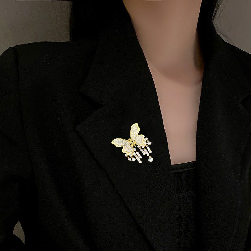 RUI JIA DUSK Versi Korea Mode Kupu-kupu Rumbai Sepuh Emas Canggih Kreatif Pin Cheongsam Mantel Mantel Korsase Aksesori