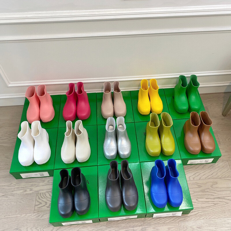 Peluche taglia 34-45 Unisex Luxury Brand Design donna punta tonda Color caramella stivali da pioggia alla caviglia Slip on scarpe alla caviglia da uomo