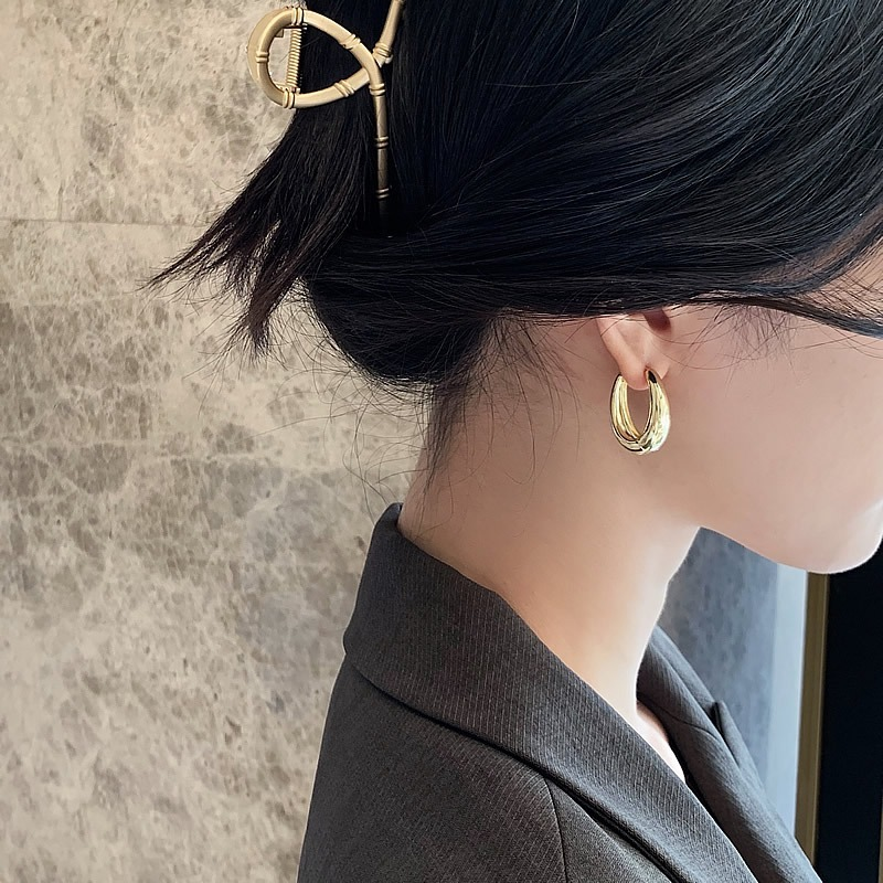 2020 neue Klassische Kupfer Legierung Glatte Metall Hoop Ohrringe für Frau Mode Korean Schmuck Temperament Mädchen der Täglichen Tragen Ohrringe