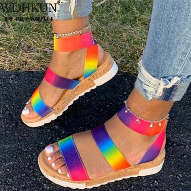 Sprzedaż hurtowa kobiet letnie klapki Plus rozmiar 43 wielokolorowy sandały na platformie Rainbow kliny pięty przypadkowi buty na plażę dla Dropshipping