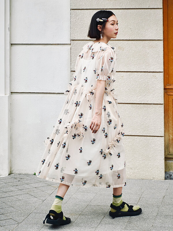 Imakokoni-vestido de gasa para mujer, bordado floral, atmósfera original, cuello de muñeca, falda de longitud media, vestido de malla de manga larga, Verano