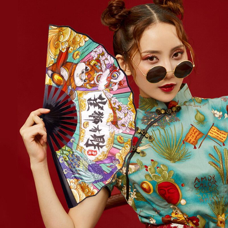 8インチワイズメンズダンスハートスロブ折りたたみファン家の装飾ギフト中国のコミックハンドファンパーティーマニュアル写真小道具