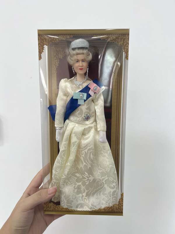 2022 11.5 cala nowy podpis królowa elżbieta Ii platyna jubileuszowa zabawka monarchia królewska dla kolekcjonerów Hcb96 Halloween