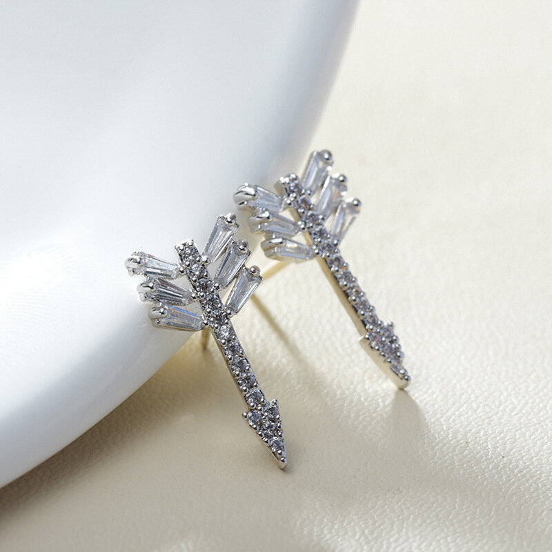 INS New Fashion Zircon Arrow Design Jewelry Earrings for Women European and American Statement Earrings Luxury Stud Earrings