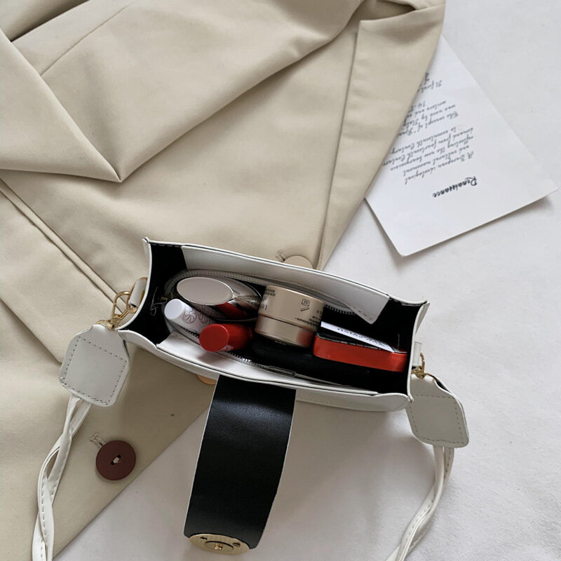 QIAOSANSAN 여성 핸드백 디자이너 새로운 트렌디 한 패션 원-어깨 겨드랑이 가방 지갑 토트 모든 일치 금속 장식