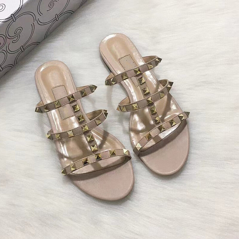 أحذية جديدة للنساء مصمم النعال المسطحة الصيف العلامة التجارية برشام أحذية المصارع الصنادل مريحة اللمحة عادية للسيدات النعال